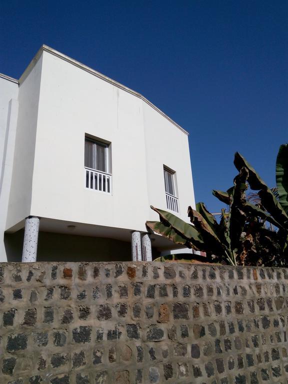 Chez Momar, Surf Trip Apartment ดาการ์ ภายนอก รูปภาพ